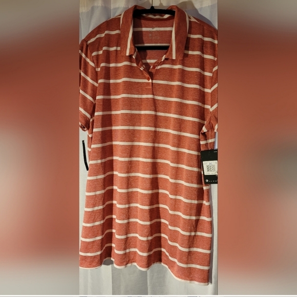 * 2 NIKE NWT Women's Golf T shirts - Picture 4 of 5